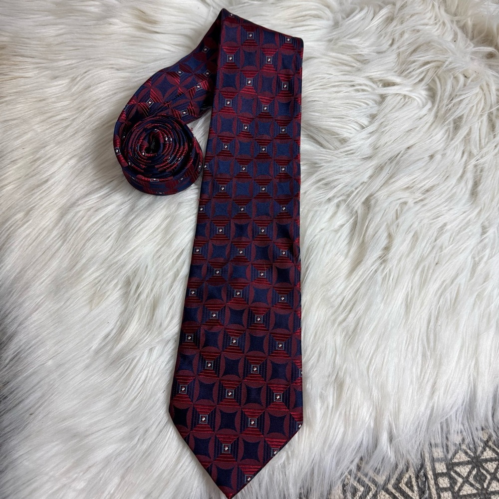 Bocara Silk Sophisticated‎ Geometric Patterned Tie